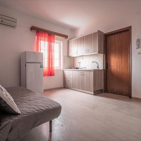 Mike'S Apartments Неи Порои Екстериор снимка