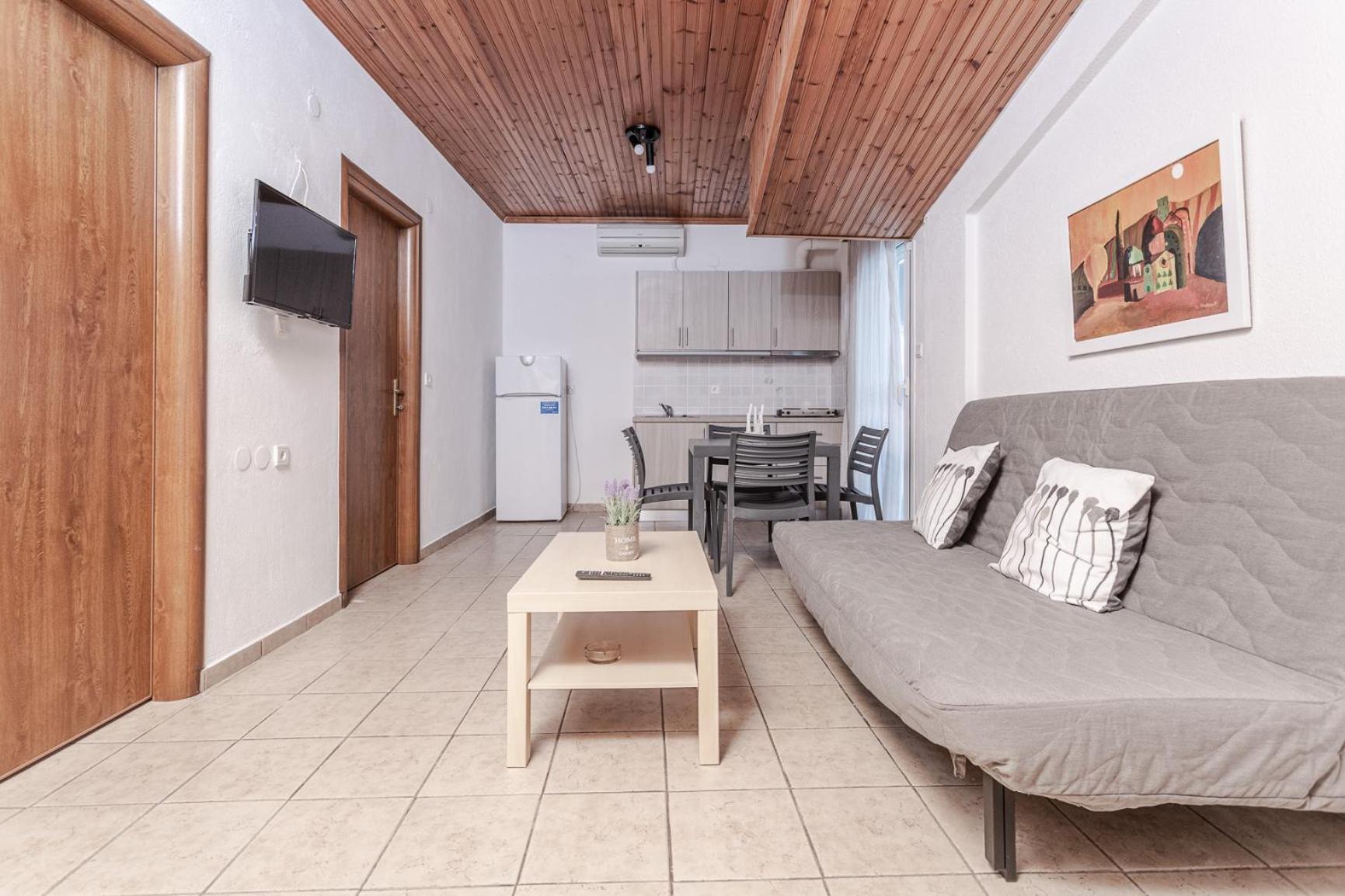 Mike'S Apartments Неи Порои Екстериор снимка
