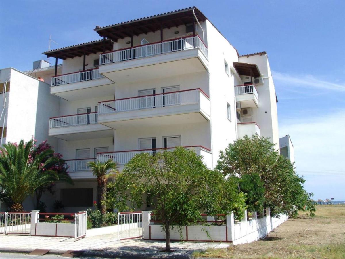 Mike'S Apartments Неи Порои Екстериор снимка