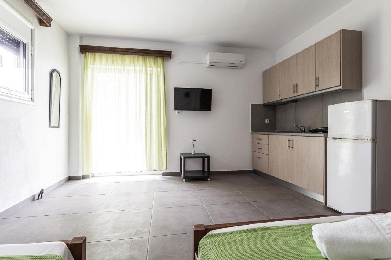 Mike'S Apartments Неи Порои Екстериор снимка