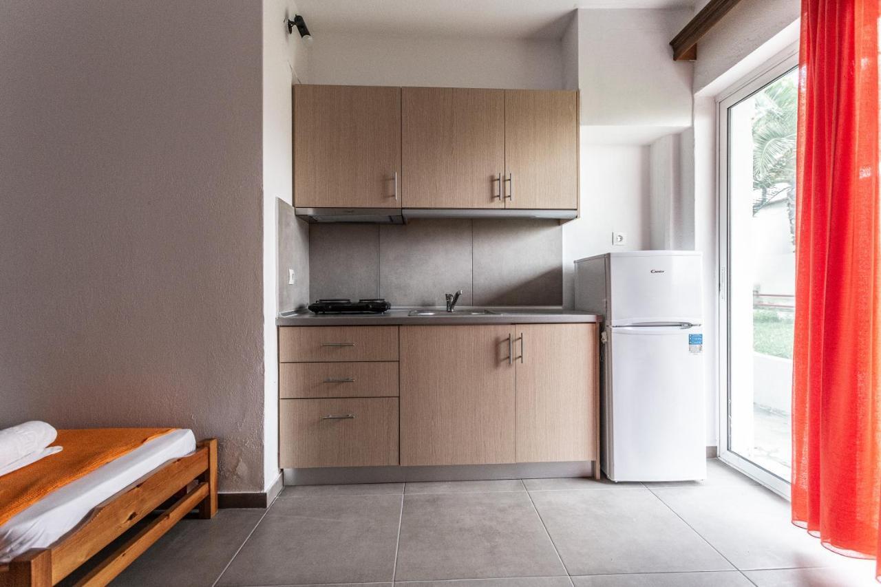 Mike'S Apartments Неи Порои Екстериор снимка