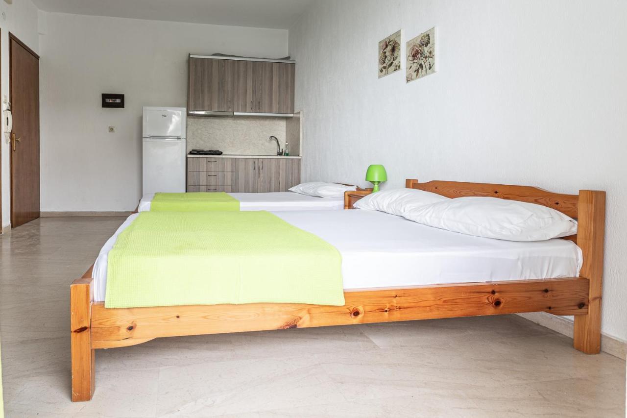 Mike'S Apartments Неи Порои Екстериор снимка